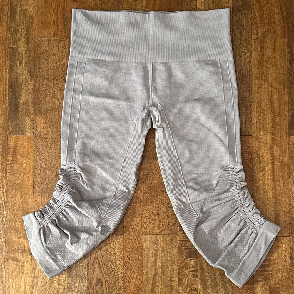 [Lululemon] Awakening Crop Leggings - Picture 3 of 6